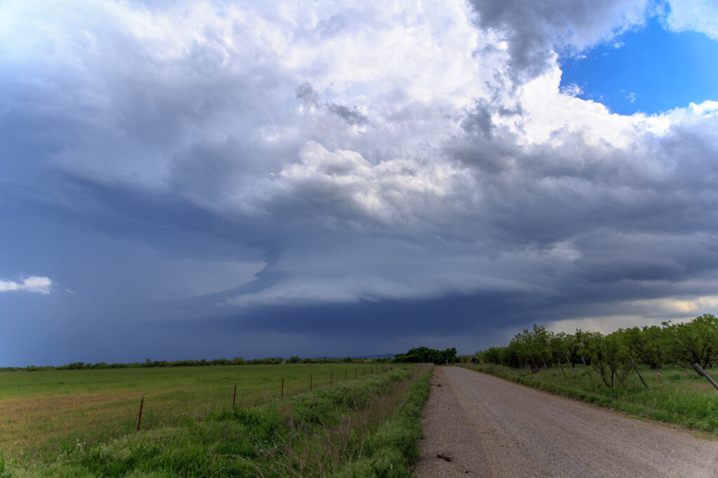 Left split supercell structure near Mountain View
